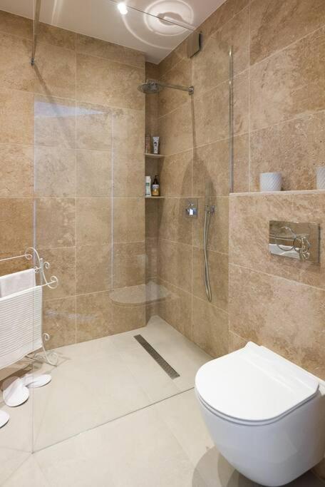 Charming Apartment In Perfect Location Krasków Eksteriør bilde